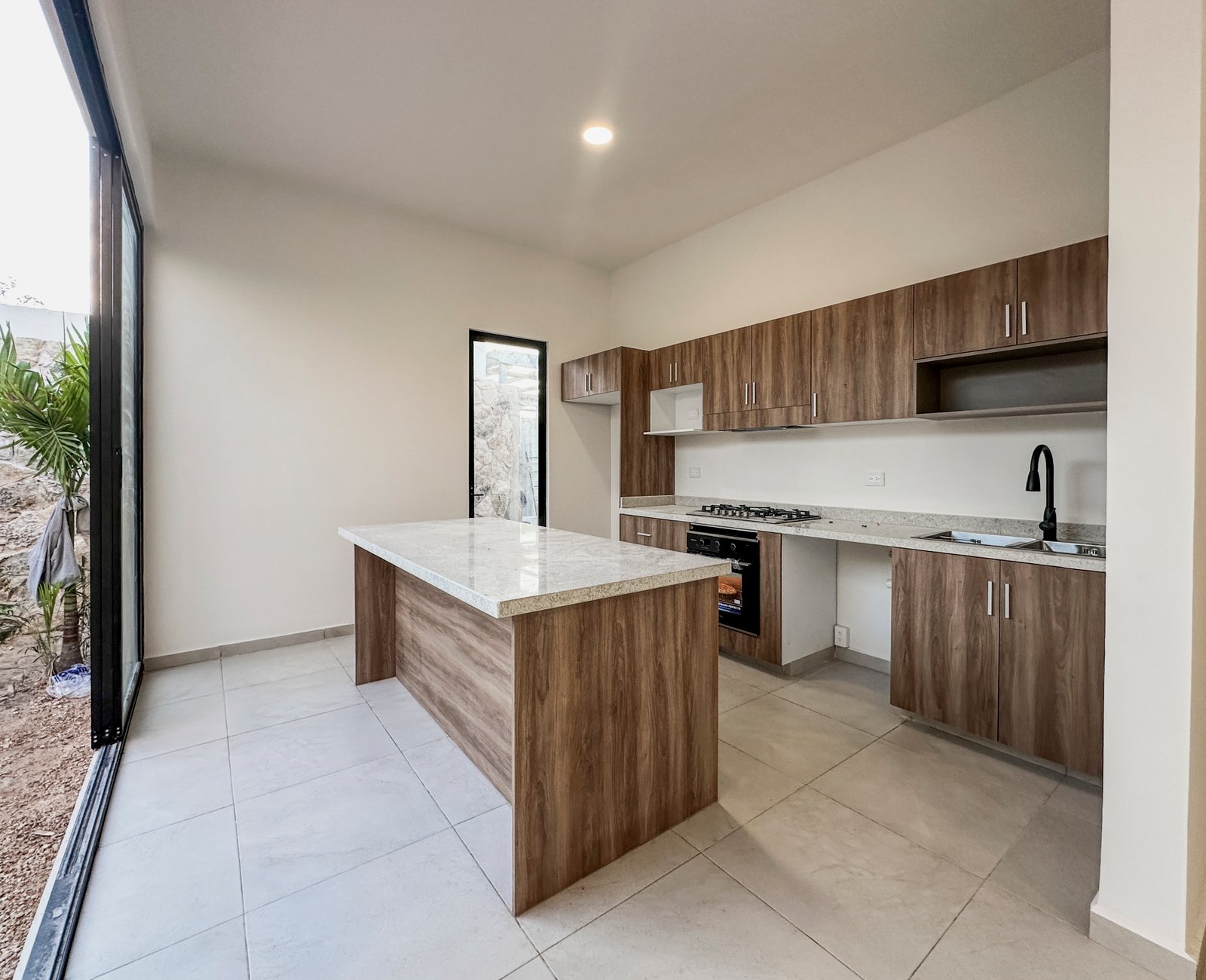 1806-52757-Casa-en-venta-de-un-piso-con-2-habitaciones-y-alberca-en-Naia-Residencial-Conkal_(13).jpg