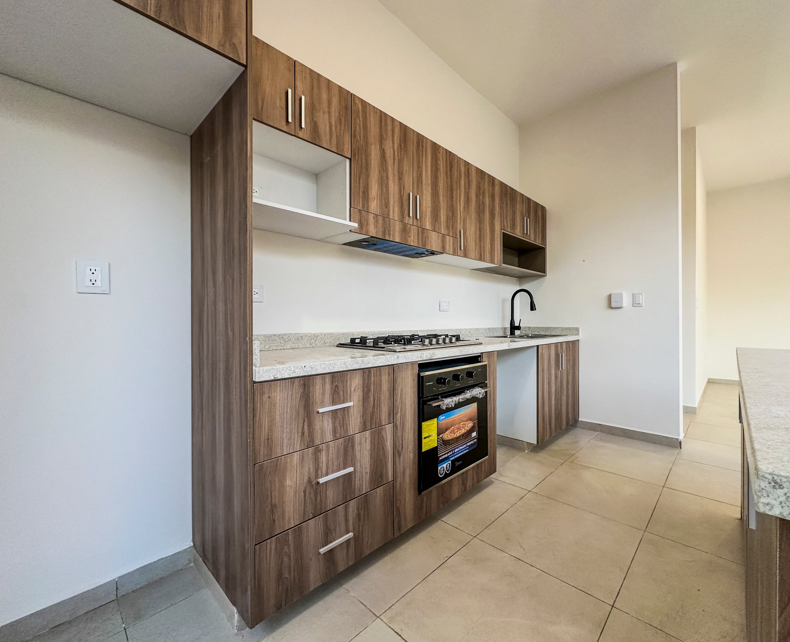 1806-52759-Casa-en-venta-de-un-piso-con-2-habitaciones-y-alberca-en-Naia-Residencial-Conkal_(15).jpg