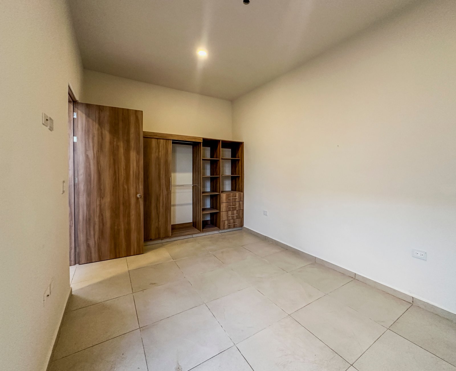 1806-52766-Casa-en-venta-de-un-piso-con-2-habitaciones-y-alberca-en-Naia-Residencial-Conkal_(22).jpg