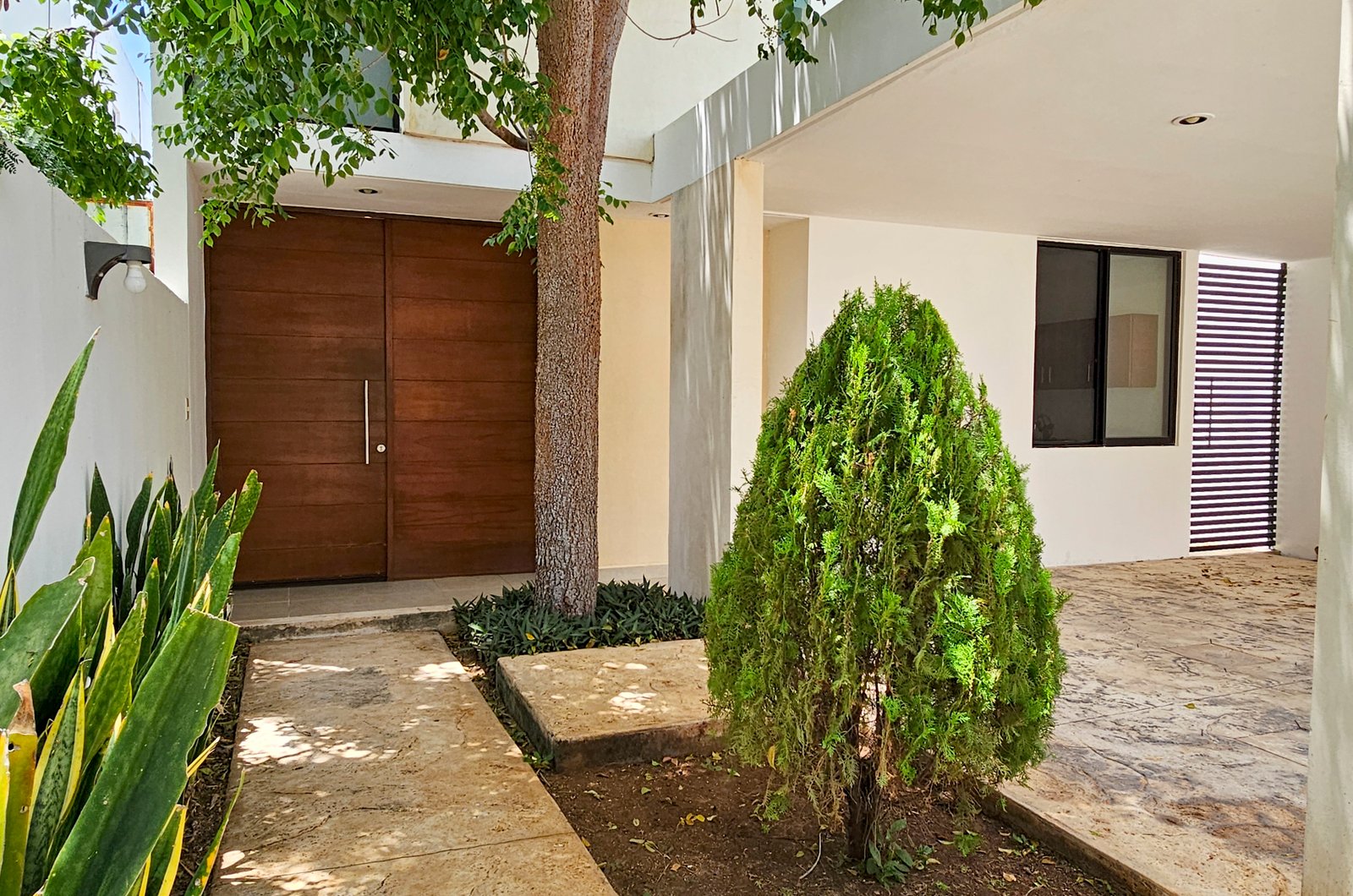 1936-54657-Casa-en-Venta-en-Real-Montejo-Mérida-con-cochera-techada-3-recámaras-y-alberca_(4).jpg