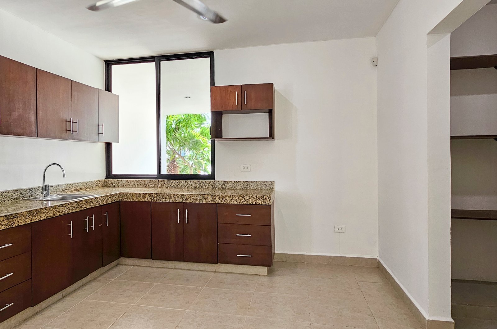 1936-54668-Casa-en-Venta-en-Real-Montejo-Mérida-con-cochera-techada-3-recámaras-y-alberca_(15).jpg