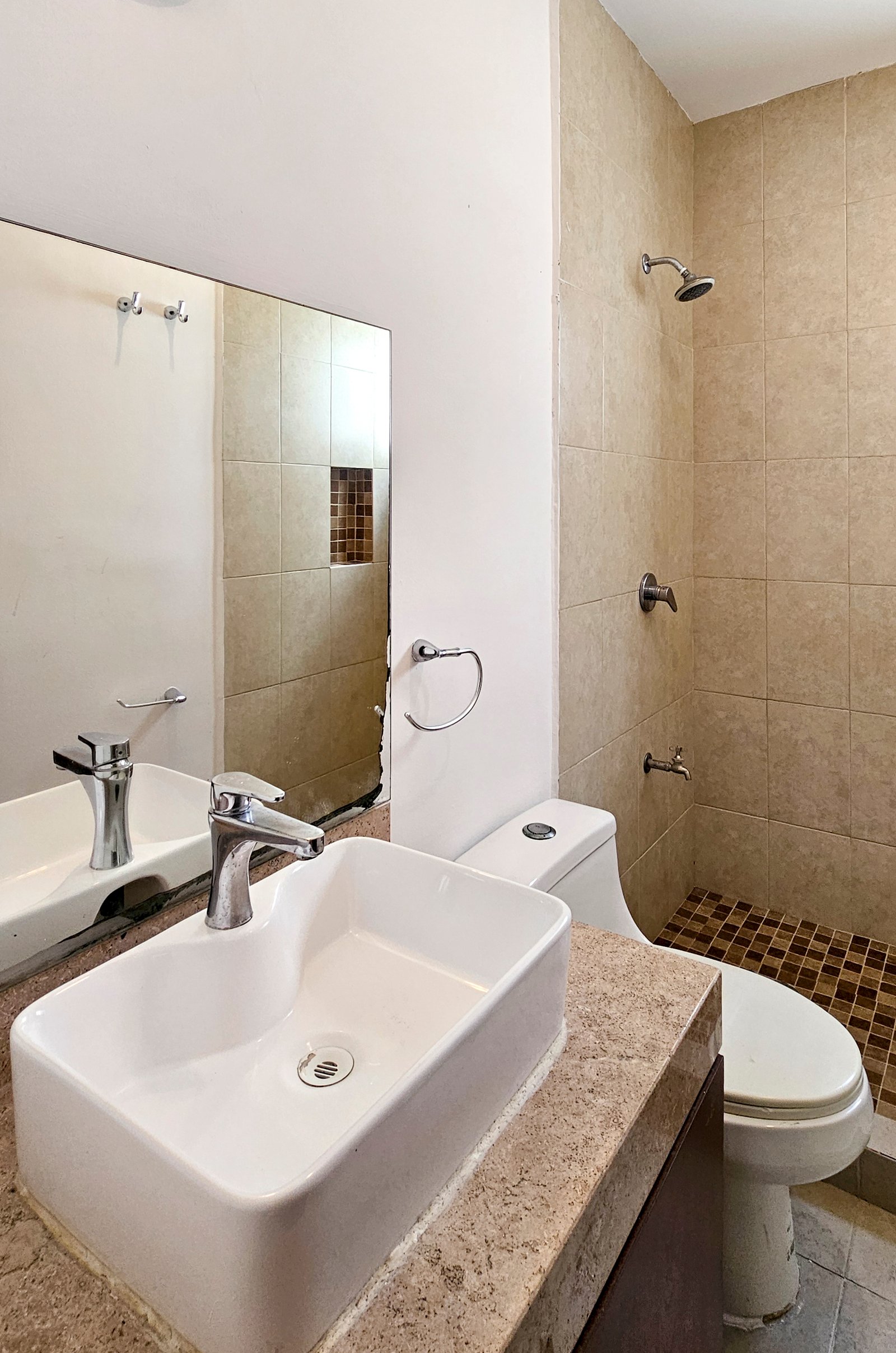 1936-54677-Casa-en-Venta-en-Real-Montejo-Mérida-con-cochera-techada-3-recámaras-y-alberca_(25).jpg
