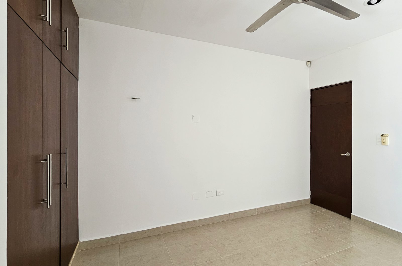 1936-54681-Casa-en-Venta-en-Real-Montejo-Mérida-con-cochera-techada-3-recámaras-y-alberca_(29).jpg