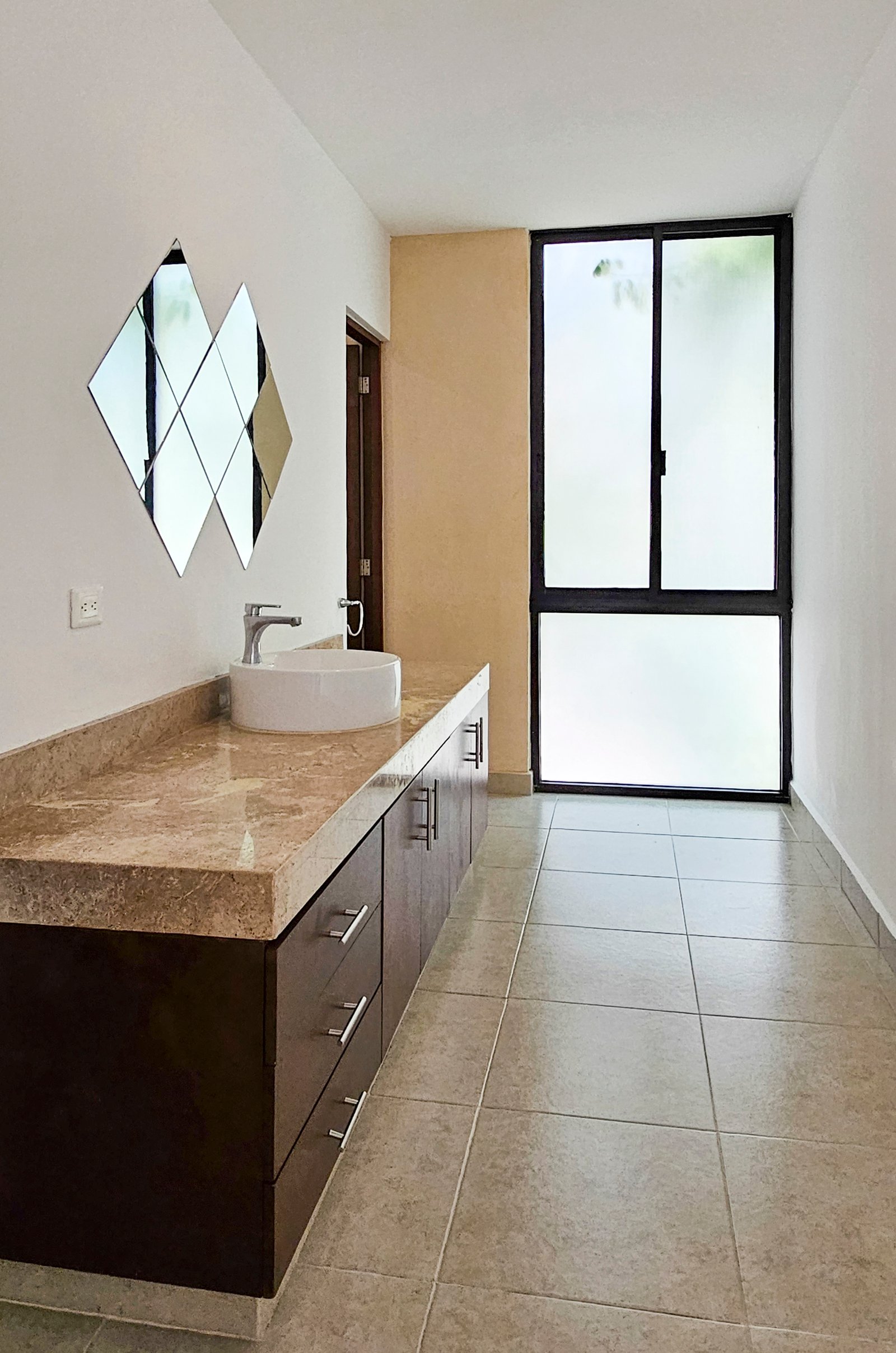 1936-54685-Casa-en-Venta-en-Real-Montejo-Mérida-con-cochera-techada-3-recámaras-y-alberca_(32).jpg