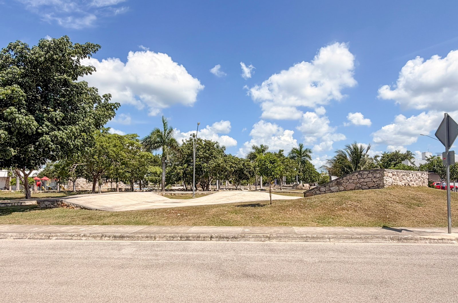 2030-54872-Lotes-Residenciales-Urbanizados-en-Venta-en-Cholul-Mérida_(12).jpg