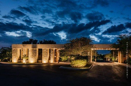 Lotes en venta en privada El Cortijo en Zona Country Merida con amenidades