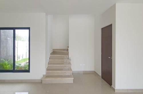 1720-48029-Casas-en-venta-en-el-Conkal-Merida-2-plantas-y-recamara-en-planta-baja_(12).jpg