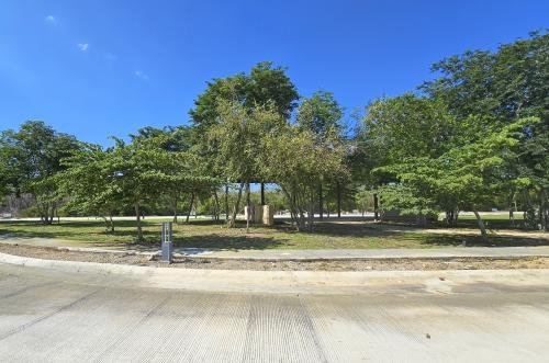 1749-48765-Terreno-en-venta-en-privada-residencial-Mistika-en-la-zona-Country-de-Merida_(11).jpg