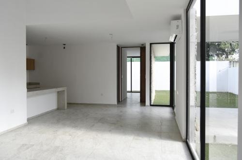 1825-50170-Casa-en-Venta-de-3-recamaras-mas-flex-en-el-norte-de-Merida-Privada-Kinish_(5).jpg
