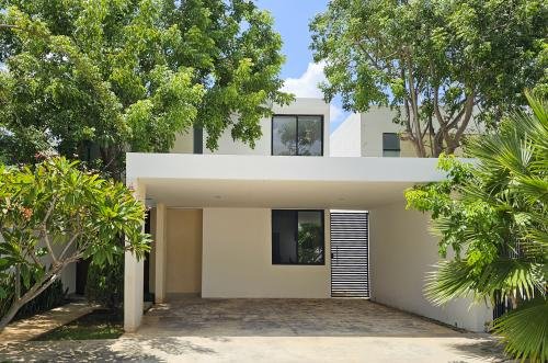 1936-54655-Casa-en-Venta-en-Real-Montejo-Mérida-con-cochera-techada-3-recámaras-y-alberca_(2).jpg