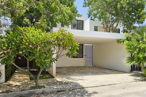 1936-54656-Casa-en-Venta-en-Real-Montejo-Mérida-con-cochera-techada-3-recámaras-y-alberca_(3).jpg