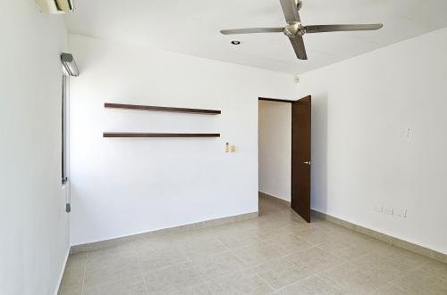 1936-54675-Casa-en-Venta-en-Real-Montejo-Mérida-con-cochera-techada-3-recámaras-y-alberca_(22).jpg