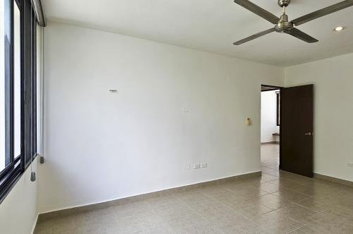 1936-54683-Casa-en-Venta-en-Real-Montejo-Mérida-con-cochera-techada-3-recámaras-y-alberca_(31).jpg