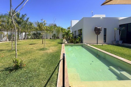 Casa Dionisio: Residencia de un piso y 1000m² en Venta en Dzidzil-Ha Mérida