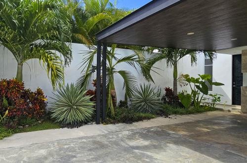 2028-54830-Casa-en-Venta-Dzityá-Mérida-con-super-Cocina-Jardín-y-Alberca_(5).jpg