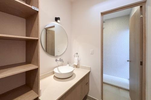 2029-54804-Casa_estilo-Townhouse-en-venta-en-cholul-al-norte-de-Merida-THULA-CITY-HOME__(23).jpg