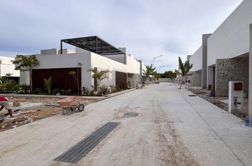 2029-54823-Casa_estilo-Townhouse-en-venta-en-cholul-al-norte-de-Merida-THULA-CITY-HOME__(42).jpg