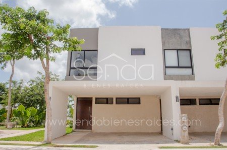 Casa en venta tipo Loft de 2 recámaras en Palta 152, Cholul, Mérida