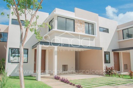 Casa en Venta en Cumbres Novonorte  en conkal con 2 habitaciones y alberca