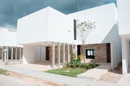 Casa en venta con 3 habitaciones  y Sala de TV. Moderna y bien iluminada.