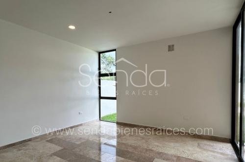 944-41794-Casa-de-3-Recamaras-mas-Estudio-con-Alberca-en-el-Norte-de-Merida-MA-11.jpg