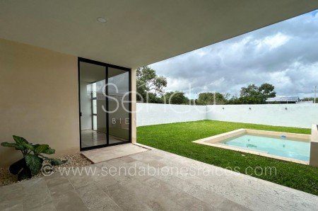 Casa de 3 Recamaras mas Estudio con Alberca en el Norte de Merida